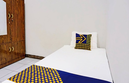 Pandaan Hotel | OYO Life 91896 Kost Bu Dewi Syariah