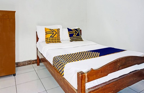 Pandaan Hotel | OYO Life 91896 Kost Bu Dewi Syariah