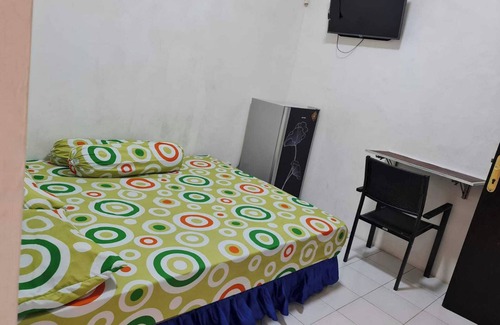 Gubeng Hotel | OYO Life 92191 Omah Dewe Syariah