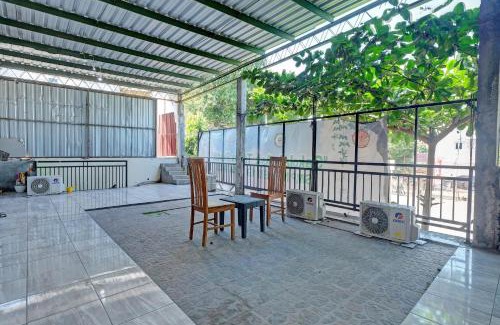 West Semarang Hotel | OYO Life 92877 Hotel Rainbow 7296
