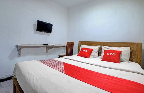 West Semarang Hotel | OYO Life 92877 Hotel Rainbow 7296