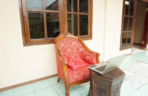 Bawean Island Hotel | OYO Life 93055 Fathin Hotel