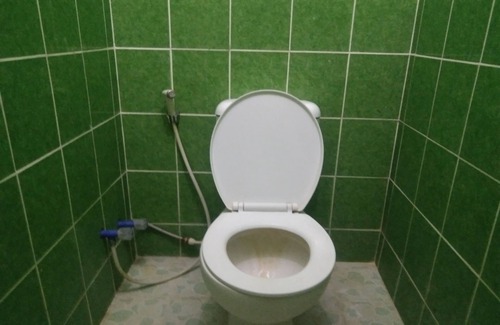 Jakarta Hotel | OYO Life Kost ijo Tembok Tinggi
