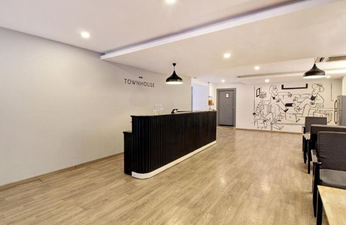 Begumpet Hotel | OYO Townhouse 9 Hitech City
