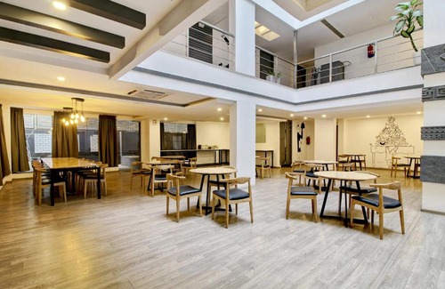 Begumpet Hotel | OYO Townhouse 9 Hitech City