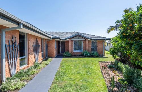Yamba House | Oyster Cove Sunset - LJ Hooker Yamba