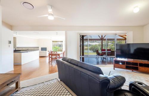 Yamba House | Oyster Cove Sunset - LJ Hooker Yamba
