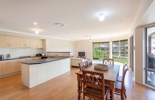 Yamba Apartment | Oyster Cove Sunsets-Nestled along a tranquil canal.