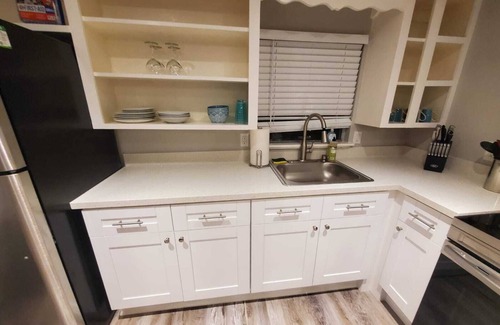 Freeport Cottage | Oyster Creek Fishing Getaway+On Canal+2BD1BA King