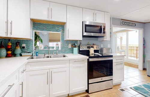 Port Isabel House | Oyster Drive Bungalow | House in Port Isabel with SpaceX Views!