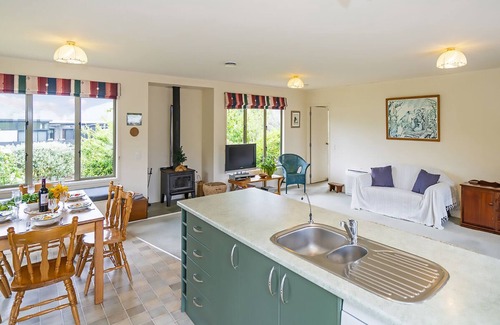 Cooks Beach Cottage | Oyster Haven - Cooks Beach Holiday Home
