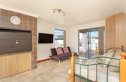 Calypso Beach House | Oyster Retreat by Host Agents