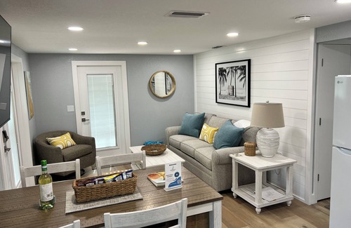 Englewood Cottage | Oystercatcher at Shorebirds, Bikes and Kayaks 3 minutes walk to beach!