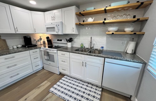 Englewood Cottage | Oystercatcher at Shorebirds, Bikes and Kayaks 3 minutes walk to beach!