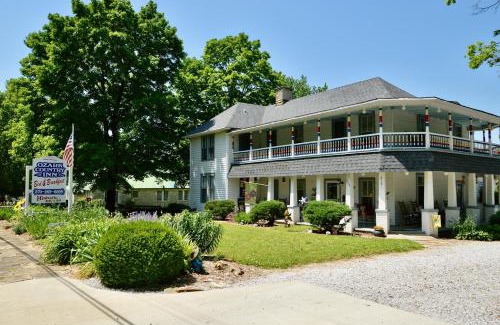 Mountain View Hotel | Ozark Country Inn