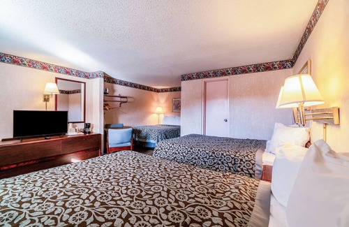 Mountain View Hotel | Ozark Junction mountain view by OYO