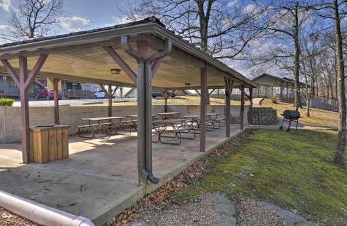 Notch Estates Apartment | Ozark Mountain Condo about 2 Mi to Silver Dollar City!