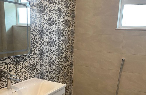Murree House | OZBAN Villa Master Suite for a family of 4