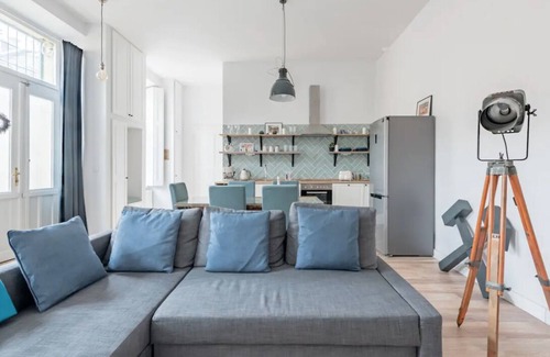 Belso-Ferencvaros Apartment | Pál Loft: Classy 2-bedroom Bright Budapest Retreat at Corvinn