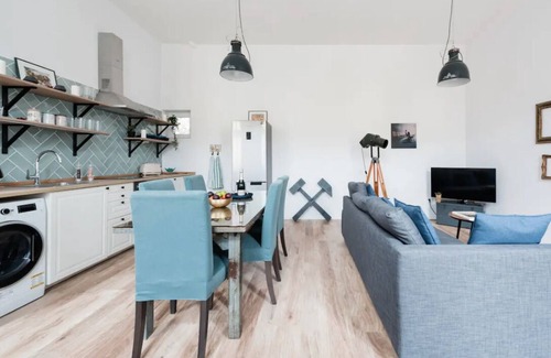 Belso-Ferencvaros Apartment | Pál Loft: Classy 2-bedroom Bright Budapest Retreat at Corvinn