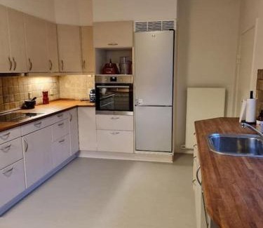 Randers Apartment | Pæn central lejlighed med gratis parkering