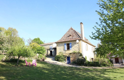 Bergerac House | Périgourdine renovated house garden your pets near restaurants castels lake