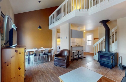 Beaupre Apartment | P-333: 2-bedroom mezzanine condo