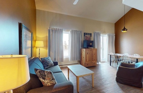 Beaupre Apartment | P-333: 2-bedroom mezzanine condo