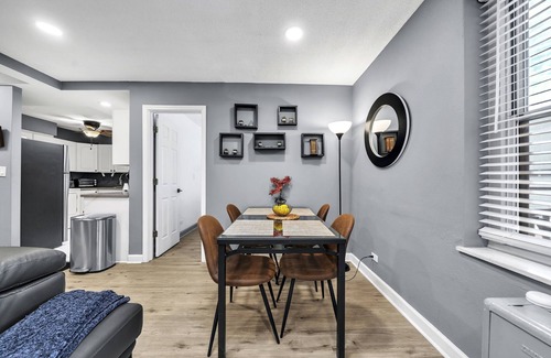 SoNo Apartment | P/8G Remodel 2BR/2BA downtown ATL- Parking & Balcony