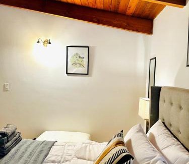 Jasper Place Apartment | P&N Suites - DELUXE KING ROOM- PARIS