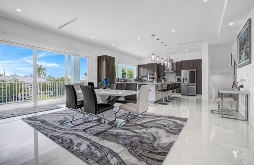Coury House | P70 - Stunning 5 bed, 5 bath home with dockage and oversized private pool in.