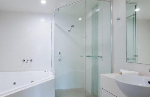 Salamander Bay Apartment | Pacific Blue 245-265 Sandy Point Rd - Dual Key Access, air conditioned unit with resort facilities and linen supplied