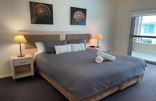 Salamander Bay Apartment | Pacific Blue 245-265 Sandy Point Rd - Dual Key Access, air conditioned unit with resort facilities and linen supplied