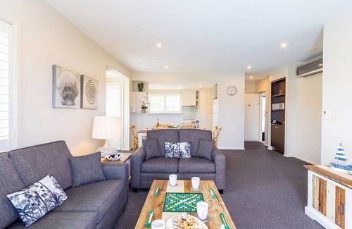 Salamander Bay Apartment | Pacific Blue 278-265 Sandy Pt Rd- Dual Key Access, Wifi, Linen and Air Conditioning
