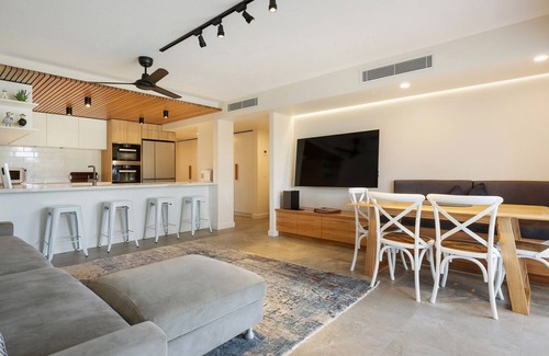 Byron Bay Apartment | Pacific Blue - beachfront 2 BR apartment with pool
