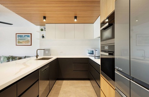Byron Bay Apartment | Pacific Blue - beachfront 2 BR apartment with pool