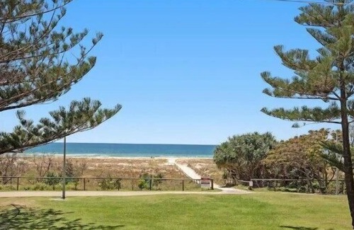 Bilinga House | Pacific House Bilinga Beachfront Lux living