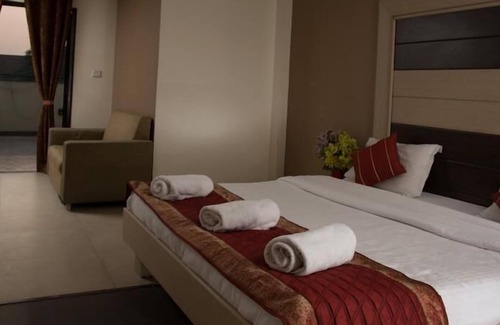 South City I Hotel | Pacific Inn Huda City Centre Sec 41