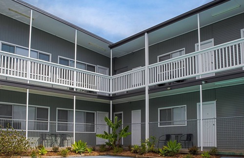 Forster House | Pacific Motel 03 - Free WiFi