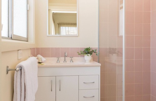 Forster House | Pacific Motel 11 - Free WiFi