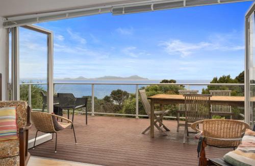 Langs Beach House | Pacific Views - Langs Beach Holiday Home