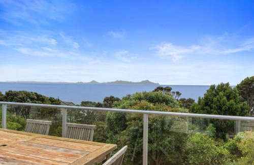 Langs Beach House | Pacific Views - Langs Beach Holiday Home