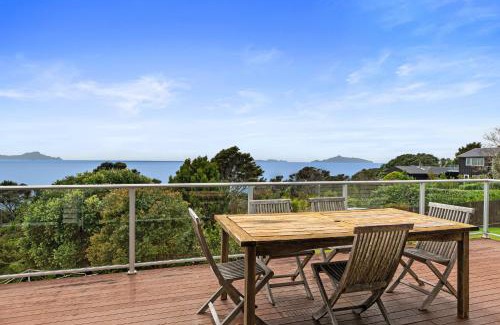 Langs Beach House | Pacific Views - Langs Beach Holiday Home