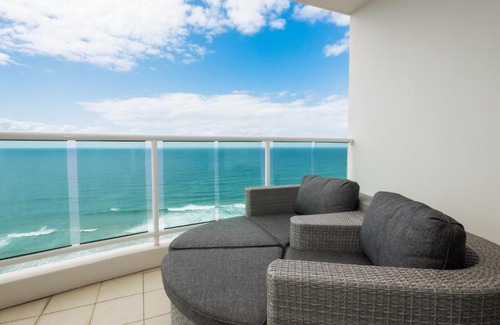 Main Beach Apartment | Pacific Views Resort