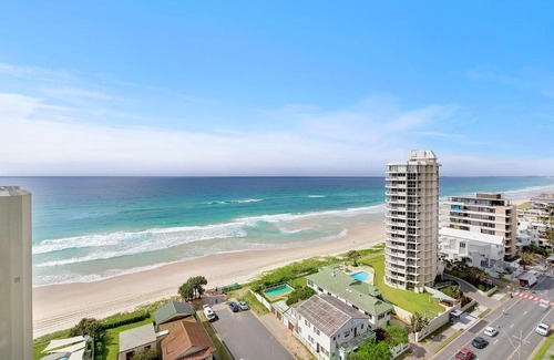 Main Beach Apartment | Pacific Views Resort