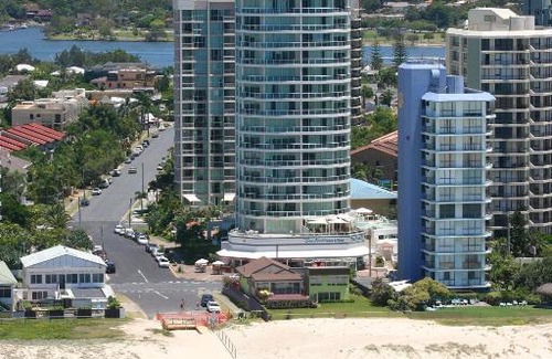 Main Beach Apartment | Pacific Views Resort