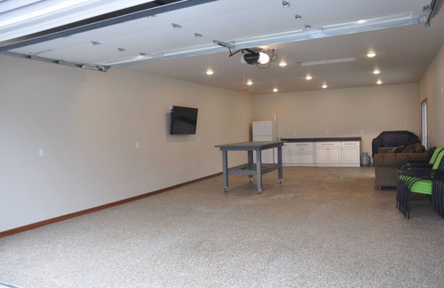 Ashwaubenon House | Pack Shack 3 in the shadows of Lambeau Field nnINQUIRE ABOUT NFL DRAFT PARKING!