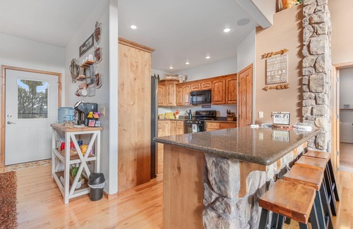 Heber Cabin | Pack your bags and leave tonight - Accommodations & Amenities Await!