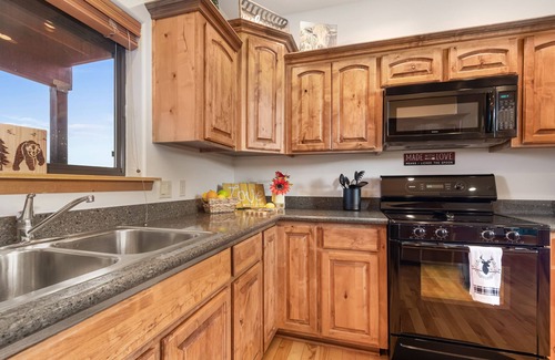 Heber Cabin | Pack your bags and leave tonight - Accommodations & Amenities Await!