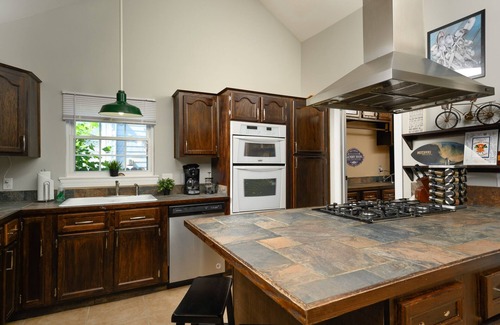 East Ridge House | Paddleboard house